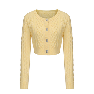 [甄选5折]NanaJacqueline明星同款嫩黄色钻扣绞花长袖针织开衫女