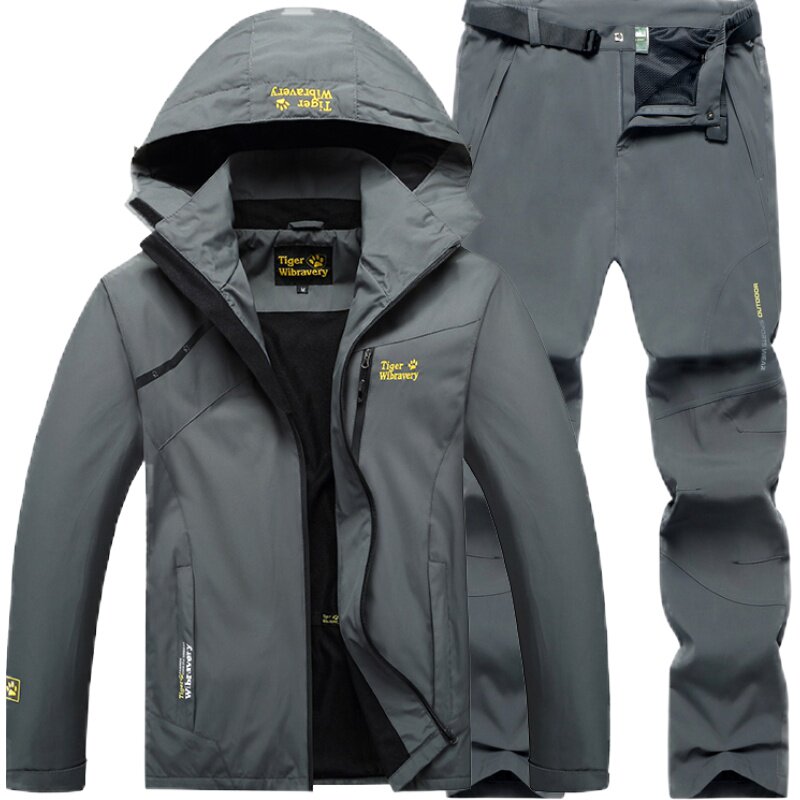 户外冲锋衣男潮牌春秋薄款防风衣裤套装单层登山服大码透气钓鱼服