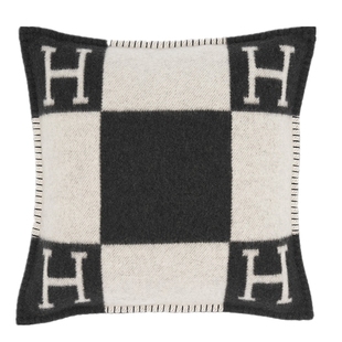 H抱枕客厅沙发靠垫套汽车办公室护腰靠学生午睡枕床头靠背垫靠枕