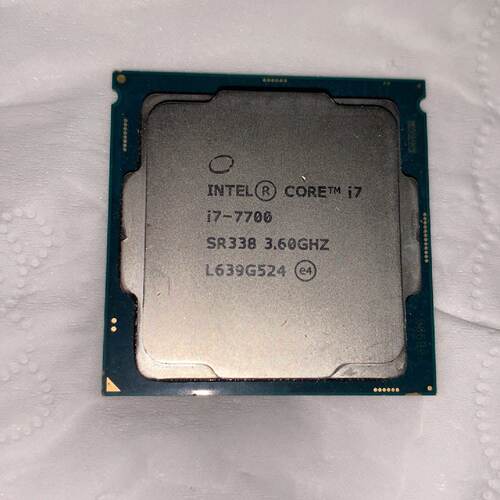 I7 7700CPU 成色还可以   背面有掉了几颗