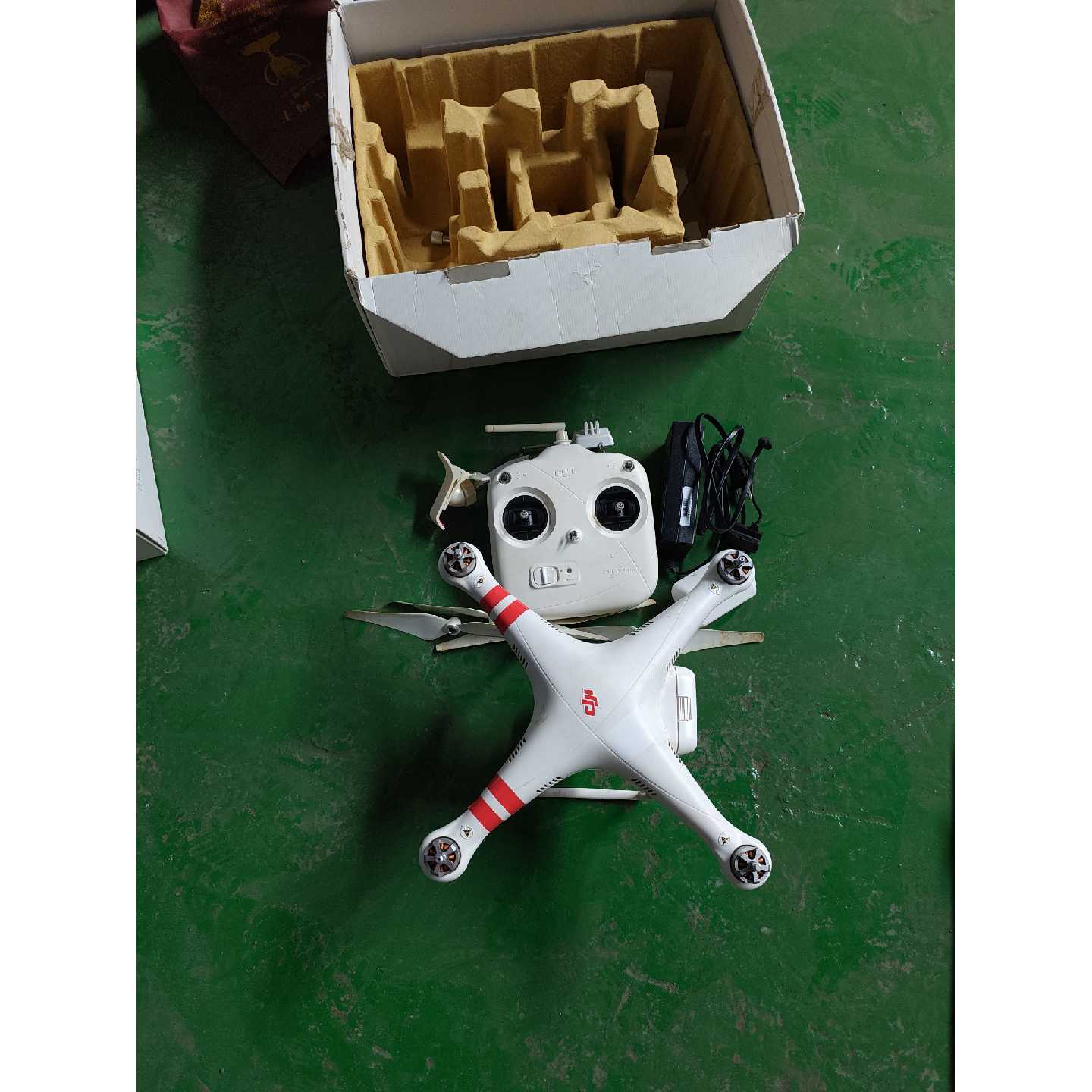 大疆精灵无人机,带云台相机,成色如图,
