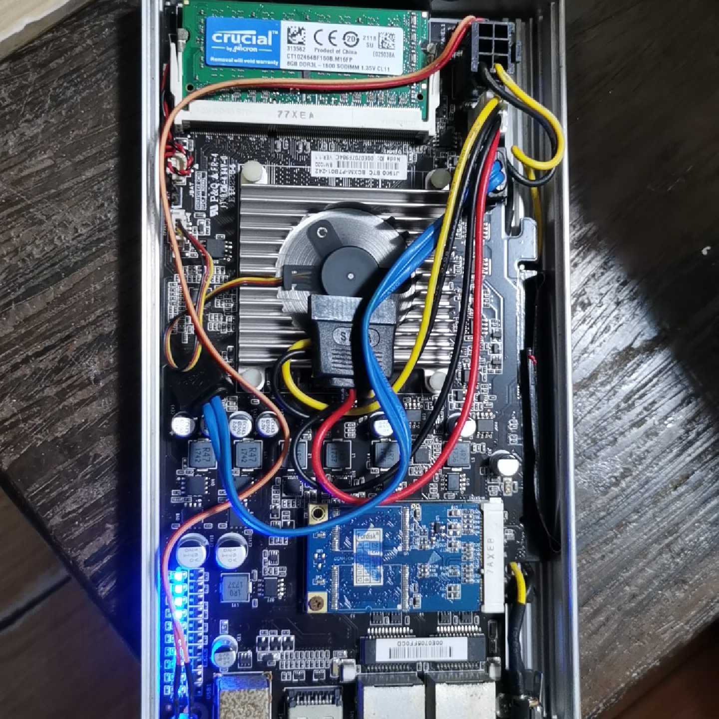 j1900 主板主机一个，8G内存 64G硬盘，双网卡接口