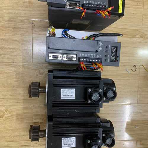下单前咨询信捷伺服电机1.5KW 驱动型号：DS3L-21P5-PFA