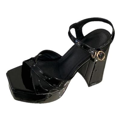 交叉带防水台厚底超高跟漆皮凉鞋