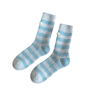 羊毛袜子女条纹布标中筒袜秋冬新款加厚保暖羊绒袜长袜搭配鲨鱼裤