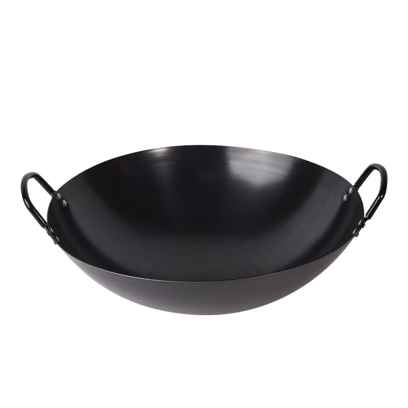 厨师爆炒双耳铁锅炖菜焖煮大分量