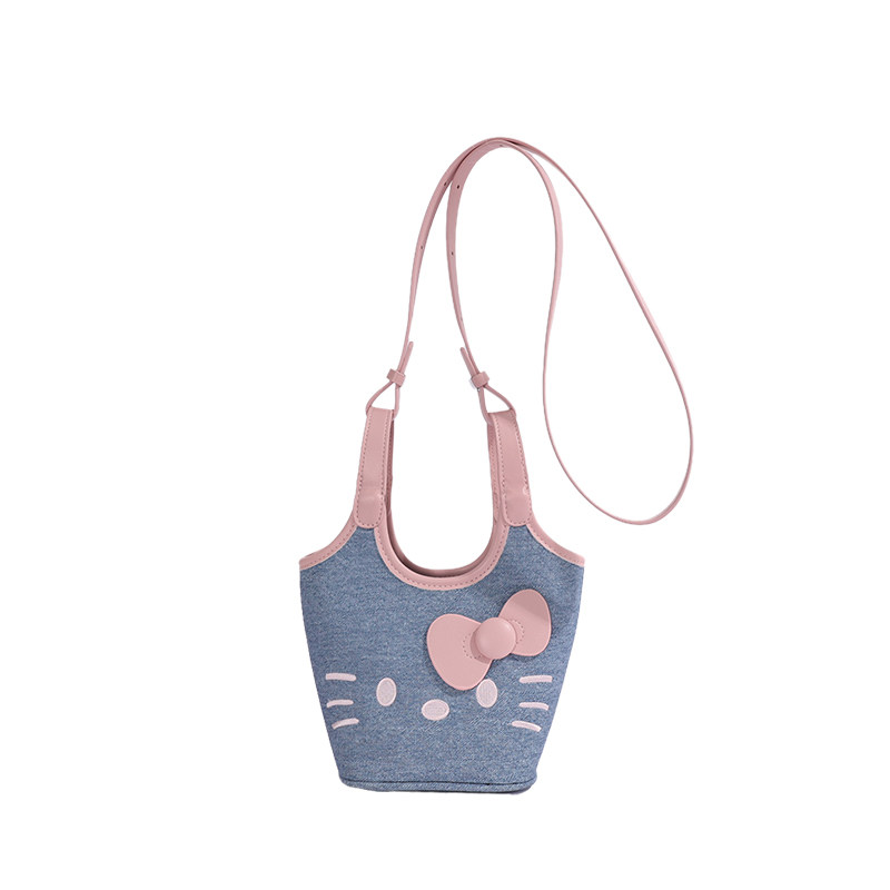 可爱HelloKitty白色斜挎小方包