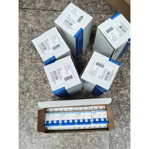 询价下单正泰小型断路器NXB一63，全新工程剩余，3p C25A，6