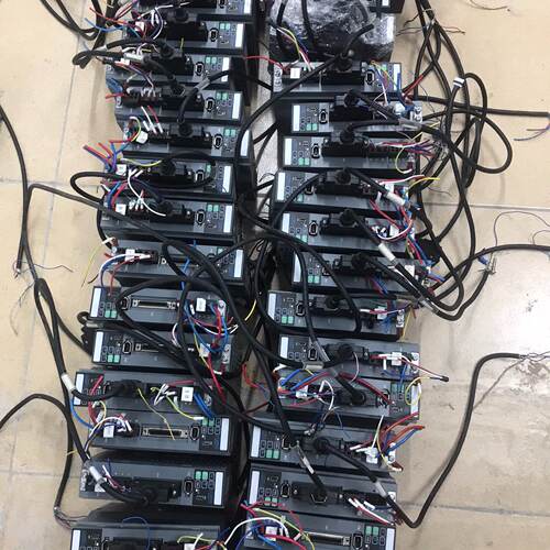 询价超川伺服电机400w，CC-D3P040A2-A，成色如图，议价