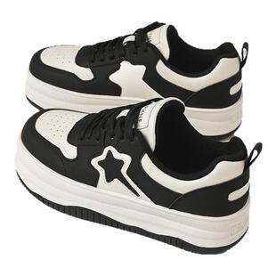 达芙妮黑白小白鞋女2026春季新款复古百搭星星熊猫鞋松糕厚底板鞋