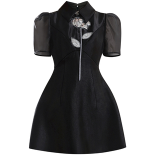 茬客优雅通勤小黑裙25年夏季缎面拼接网纱减龄珠片玫瑰浪漫连衣裙