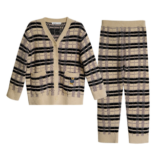 贝妍睡衣女秋冬季新款V领保暖半边绒家居服高级感格子珊瑚绒套装