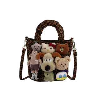 超火小众豹纹帆布包女2026秋冬新款百搭斜挎包可爱卡通手提水桶包