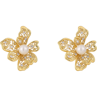 金色微镶珍珠花朵耳环女2026新款爆款高级感耳钉适合冬天的耳饰品