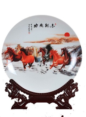 景德镇陶瓷器粉彩挂盘坐家居背景