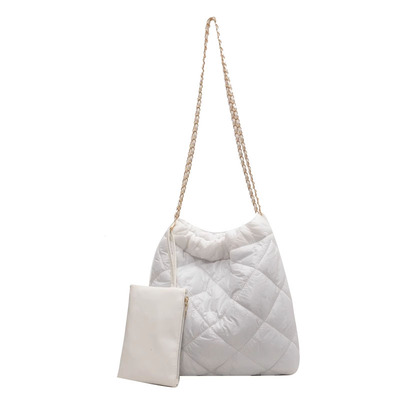 赫雅大容量菱格单肩包超低价