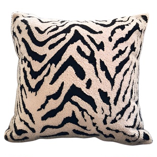 M.life 中古风高奢虎纹抱枕靠垫卧室床头靠垫腰靠枕抱枕套不含芯