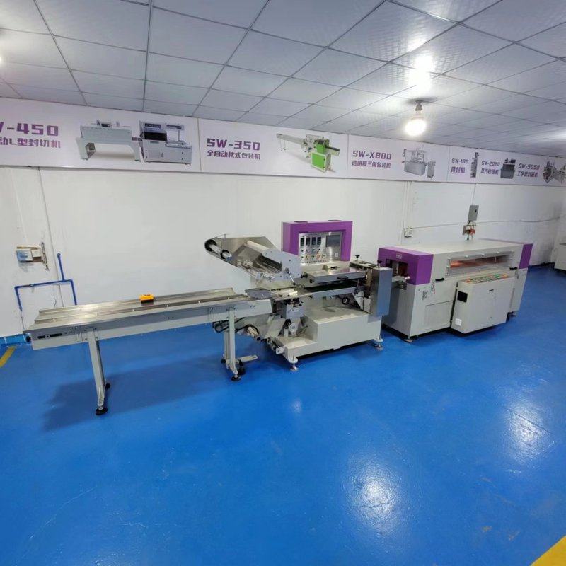 气雾罐包装机 润滑油瓶喷雾胶水瓶包装机 枕式热收缩包装机