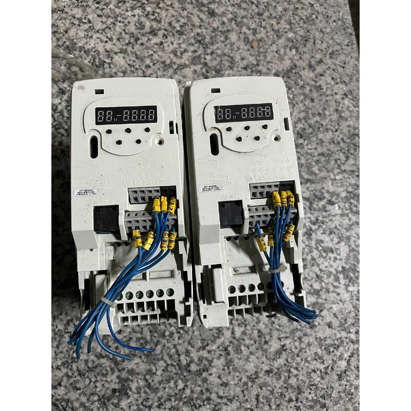 议价艾默生变频器SKB3400055功率0.55KW没盖子可维修