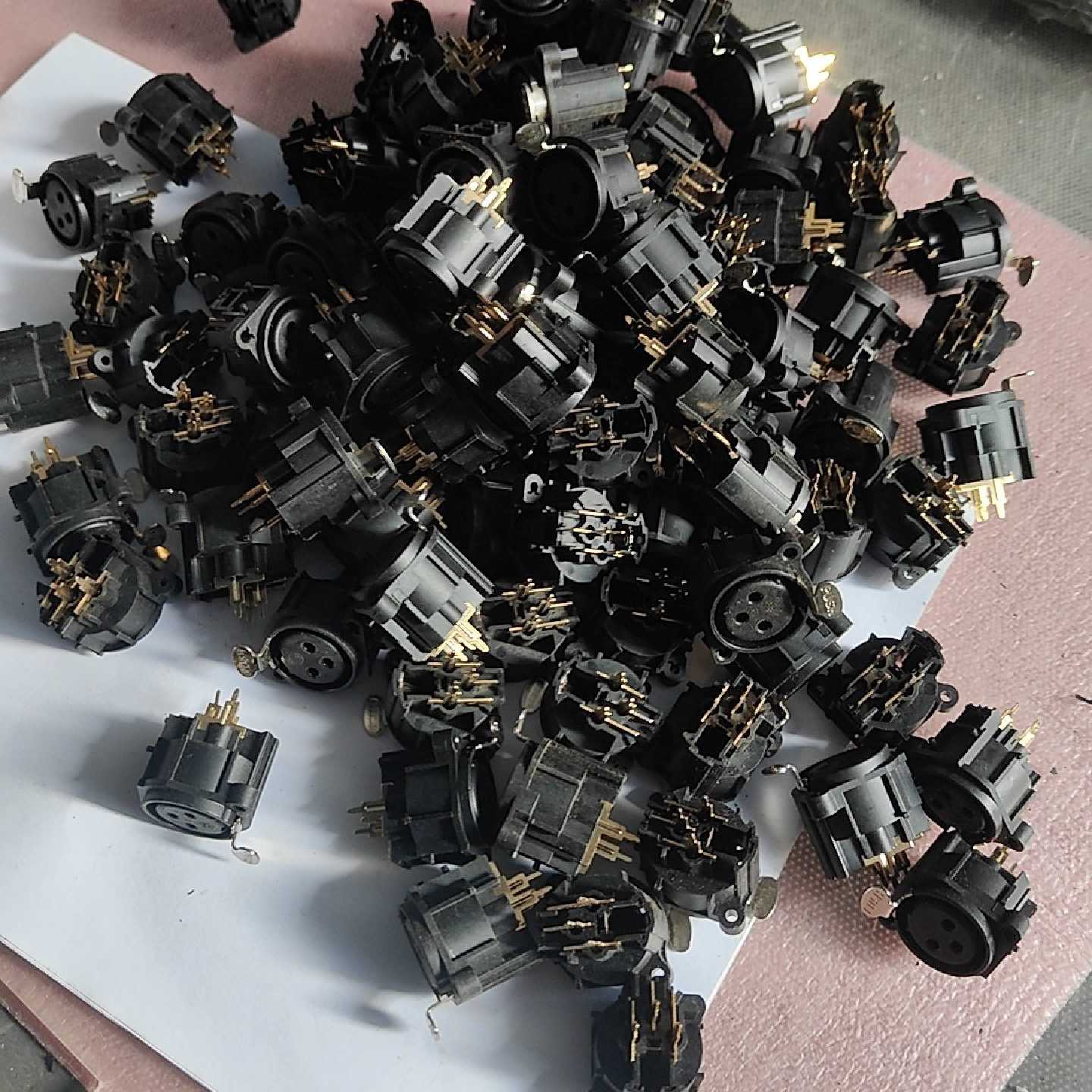 下单前咨询纽崔克卡侬3芯插座，全新，全铜镀金针