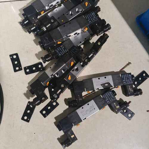 【议价】E.MC电磁阀RV5212-06有9个，全新没包装，线圈电压
