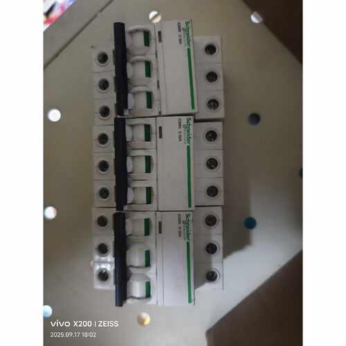 下单前咨询施耐德断路器iC65N 3P C32A 全新未使用