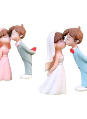 亲嘴情侣男孩女孩婚庆小摆件
