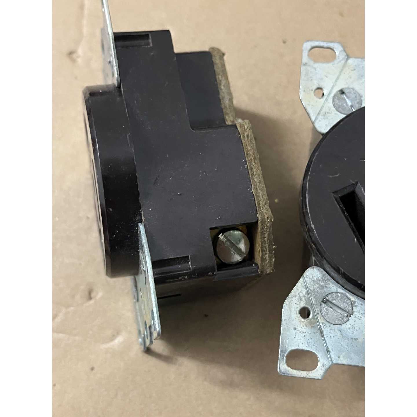 议价库存荷宝HUBBELL电本插座30A/250V大电流一子螺丝
