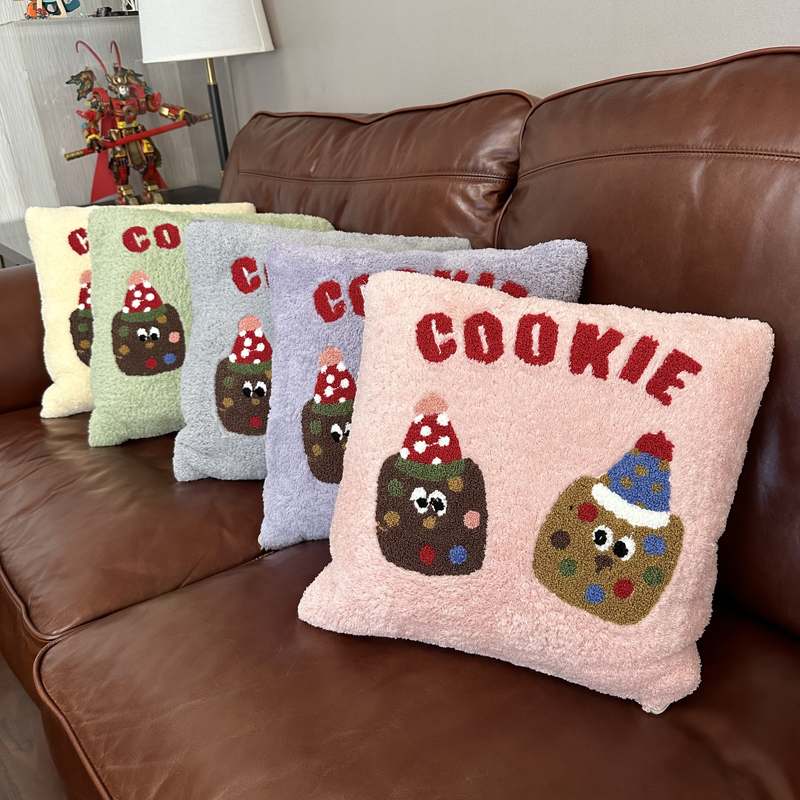 加厚牛奶绒抱枕被子两用折叠午睡毯子汽车办公居家靠枕被二合一