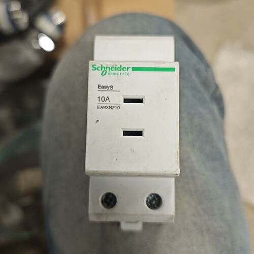 EA9XN210 施耐德导轨电源插座 10A 工控电气配件