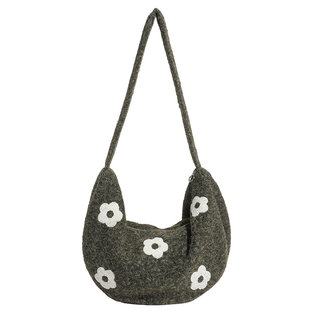 斜挎毛绒花朵包包女式韩版ins风小众设计感大容量时尚通勤饺子包