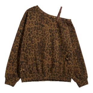 BW慵懒风休闲宽松松弛感露肩设计感穿搭不规则主义穿搭斜肩领卫衣