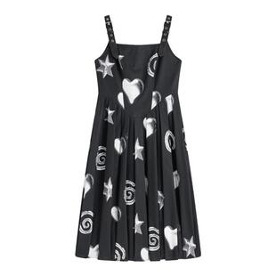 Lapaki Paka 复古朋克满印3D图案叛逆皮肩带百褶裙下摆收腰连衣裙