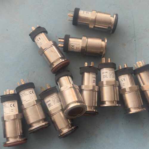 议价LEEC压力变送器SMP833-S6RY32E2D 15