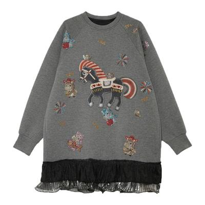 TCH萌趣本命财神马烫钻黑纱裙摆秋冬宽松卫衣连衣裙女T75D30E1047