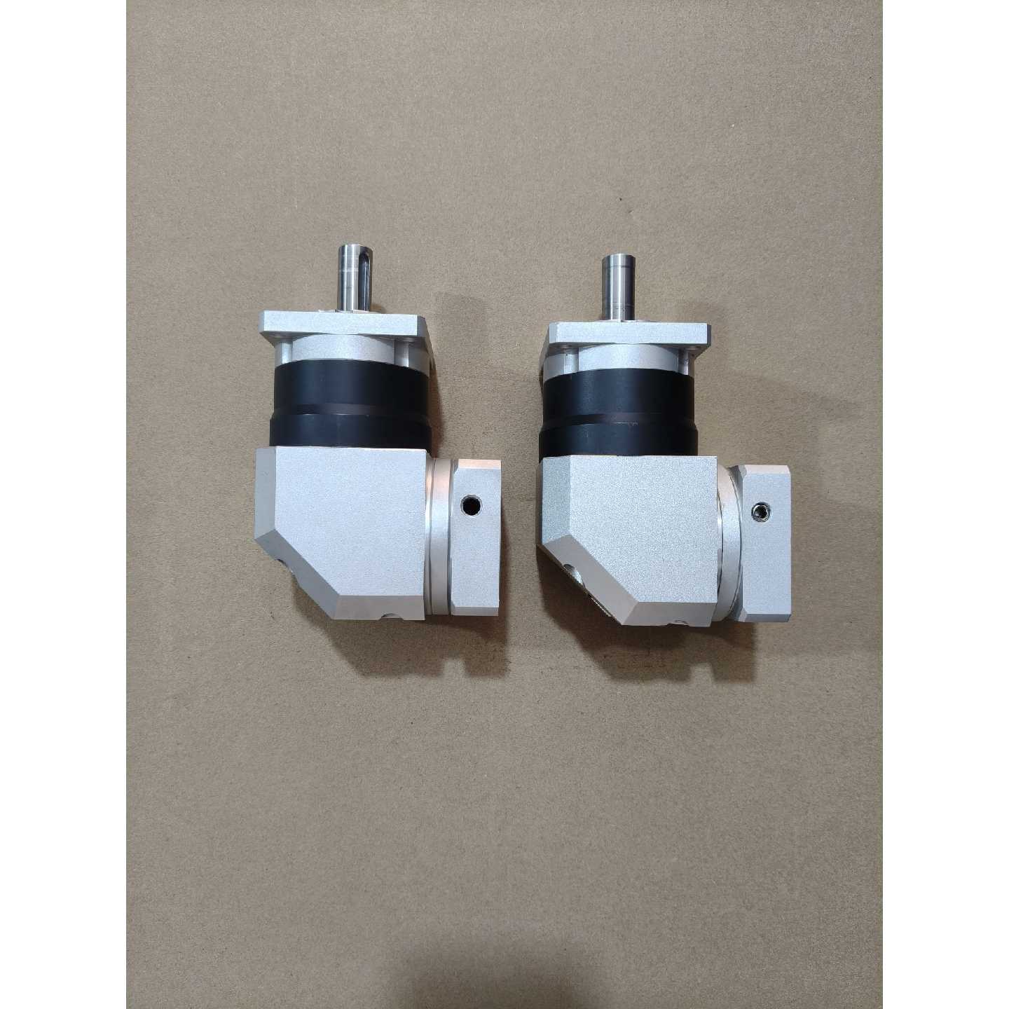 60型转角行星减速机，速比10，适配400w伺服电机，长期有图片