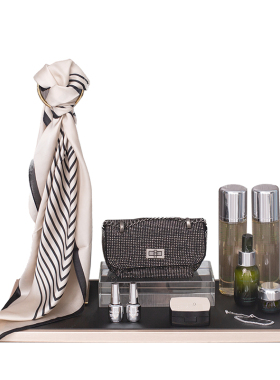 衣帽间样板间软装化妆品摆件化妆