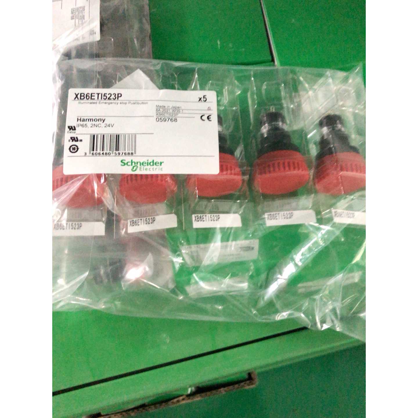 下单前咨询施耐德急停开关XB6ETI523P