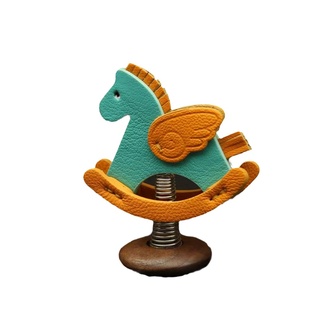 驭手工原创 小飞马车载香薰摆件 弹簧黑胡桃木底座 马年礼物创意