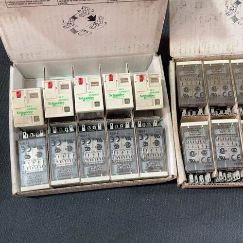 【请询价】继电器14脚RXM4AB2E7，还有4盒未使用的，放仓