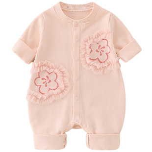 粉色婴儿衣服秋冬可爱女宝连体毛衣网红满月公主棉线百天爬服套装