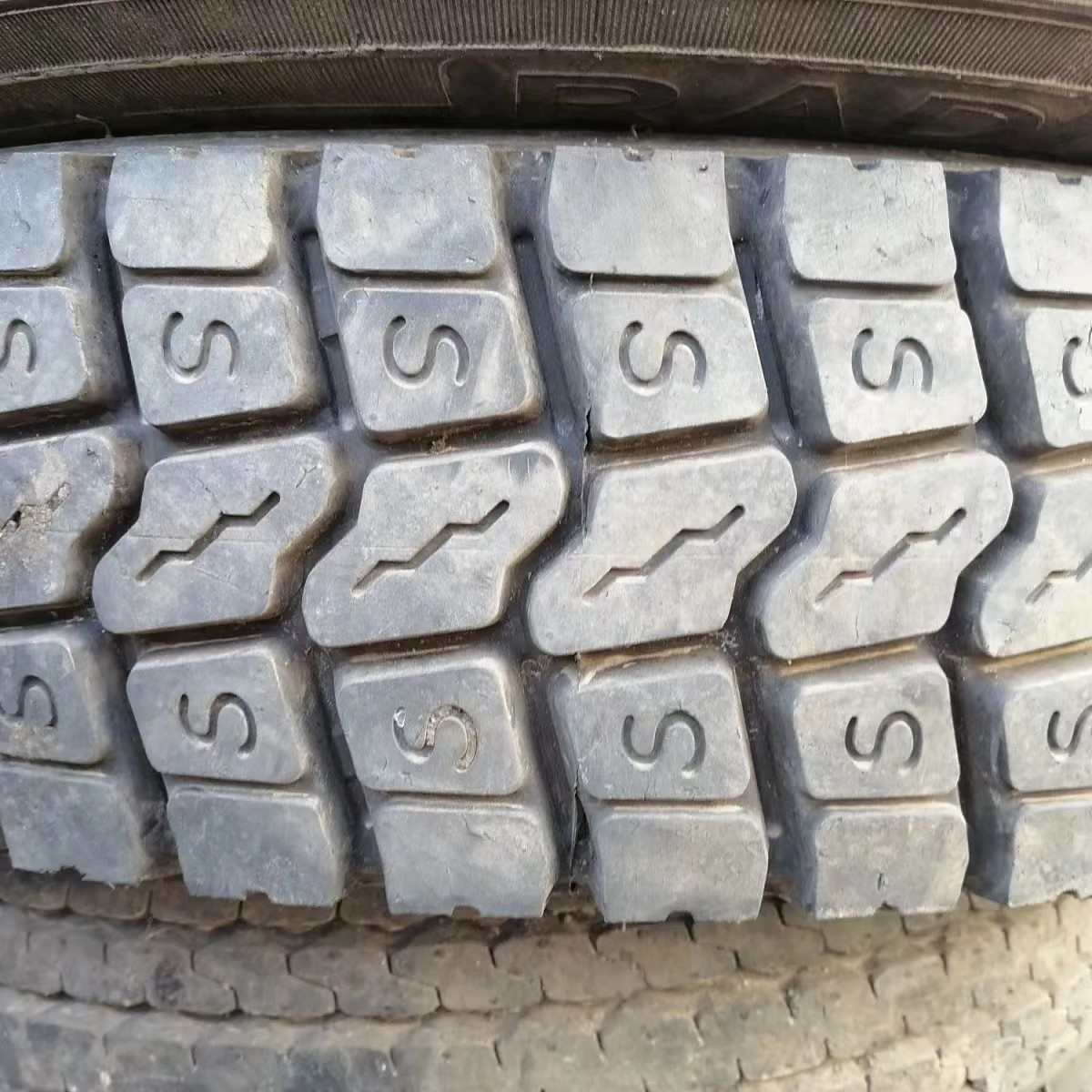 汽车小货车轮胎原装450 500 550 600 650 700 12 13 14 15 16寸轮