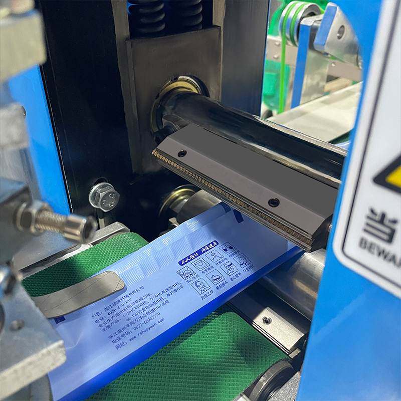 餐具多件套包装机四件套一次性筷子刀叉勺子牙签枕式包装机全自动