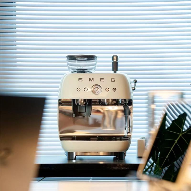 SMEG斯麦格EGF03咖啡机意式浓缩咖啡豆研磨一体半自动奶泡咖啡机