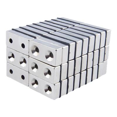40x20x10-双孔5mm强磁铁方形带孔