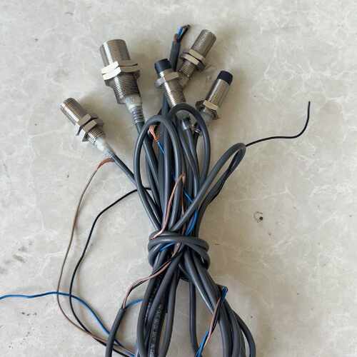 询价-接近开关，E2B-M12NM08两条。E2E-X2E2-可维修