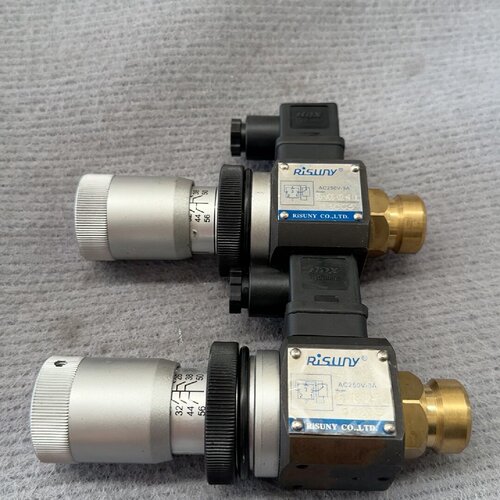溢价-仓库2个未使用JCS-02NL压力继电器朝田Risu