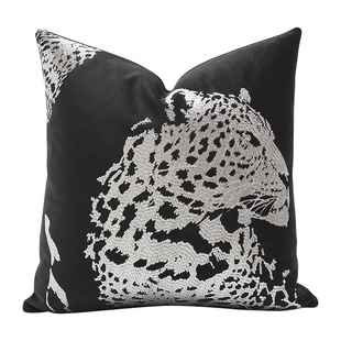 轻奢风复古丝绒抱枕金钱豹刺绣靠垫套样板间酒店高端靠枕靠垫含芯