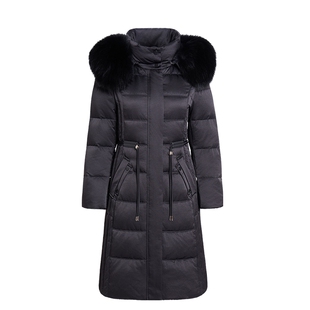 马天奴2025新款狐狸毛领连帽高领鹅绒羽绒服抽绳收腰长款保暖时尚