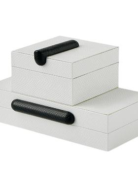 简约现代样板间书柜搭配饰品摆件